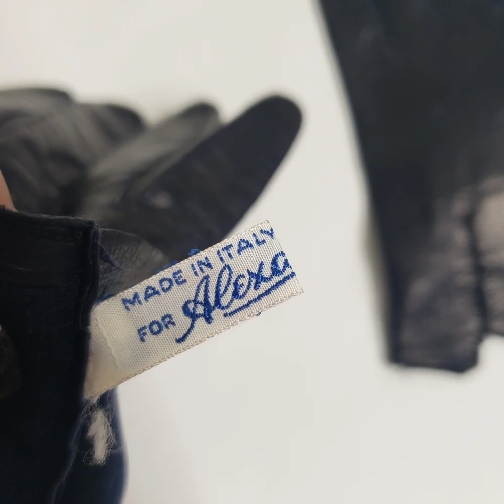 Vintage Alexander's navy blue leather driving gloves silk lining size 7 notched